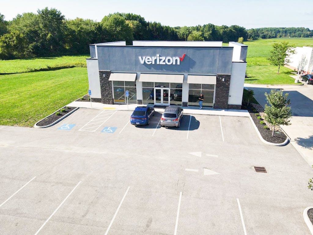 Verizon - B+E Net Lease Retail Listing